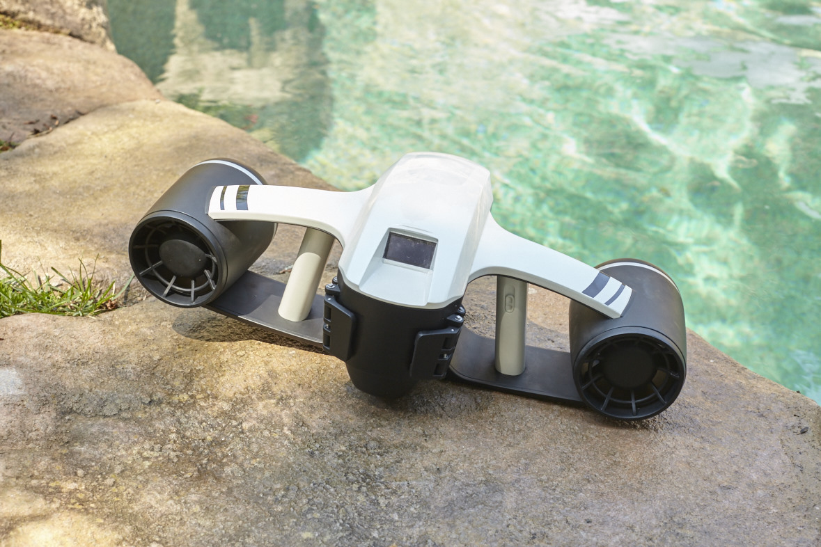 自游推进器水下无人机器人潜水助力器浮潜