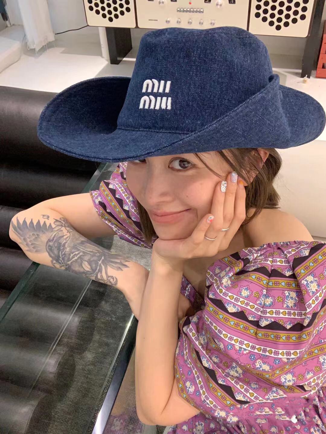 【新品同様】miu miu カスタム両面渔夫帽 miu miu 字母刺繡漁夫帽[專櫃價最高$18,500]-4款可選| 精品服飾