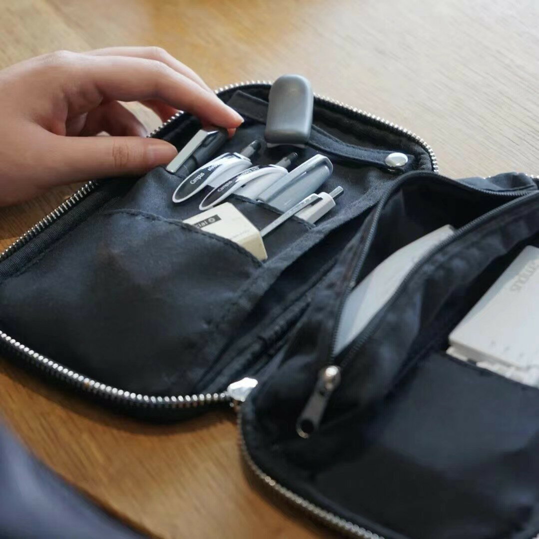 ✅新品日本黑色簡約筆袋燒餅包枕枕包站立式文具盒大容 文具 筆盒/筆袋 9