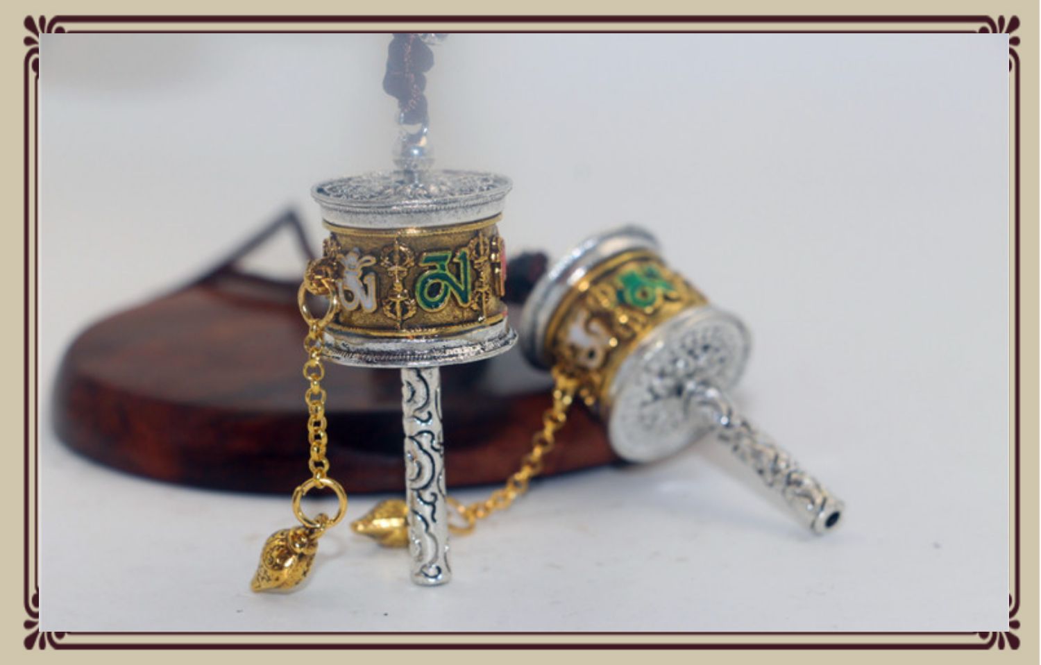 西蔵友人送 貴重 銅包牙 吊墜 根付 裝身具 佩戴物 精品 西藏旅游紀念品掛墜包包掛件六字真言轉經筒可轉動轉經輪個性吊墜| 協貿