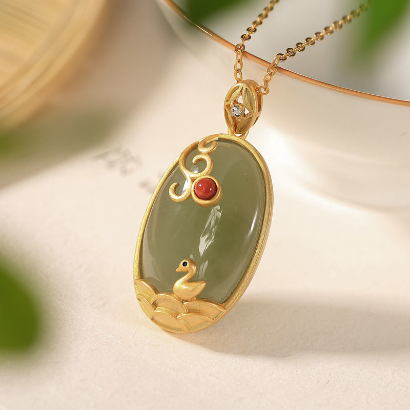 墜享】S925純銀天然和田玉碧玉天鵝蛋面吊墜女燒藍工藝時尚飾品