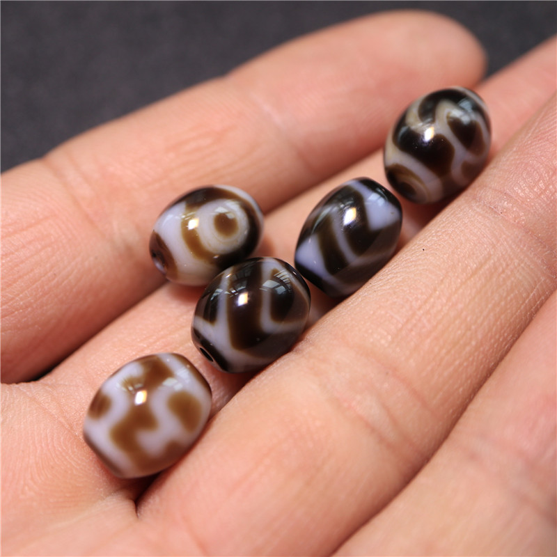 藏傳瑪瑙玉髓材質達洛天珠吊墜藏式虎牙水紋寶瓶蓮花三眼達洛天珠1入