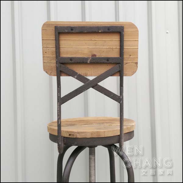 Loft工業風升降高腳椅背面細節,螺旋升降金屬中軸與實木靠背