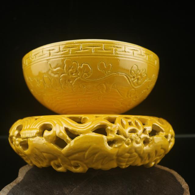 黄釉彫刻龍鳳呈祥紋茶碗 景徳鎮 陶磁器 装飾品 現代工芸品 美術品 置物